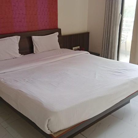 Hotel Swamiraj Indāpur Kültér fotó
