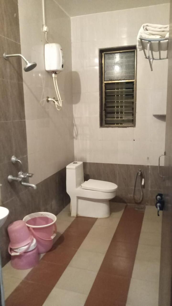 Hotel Swamiraj Indāpur Kültér fotó