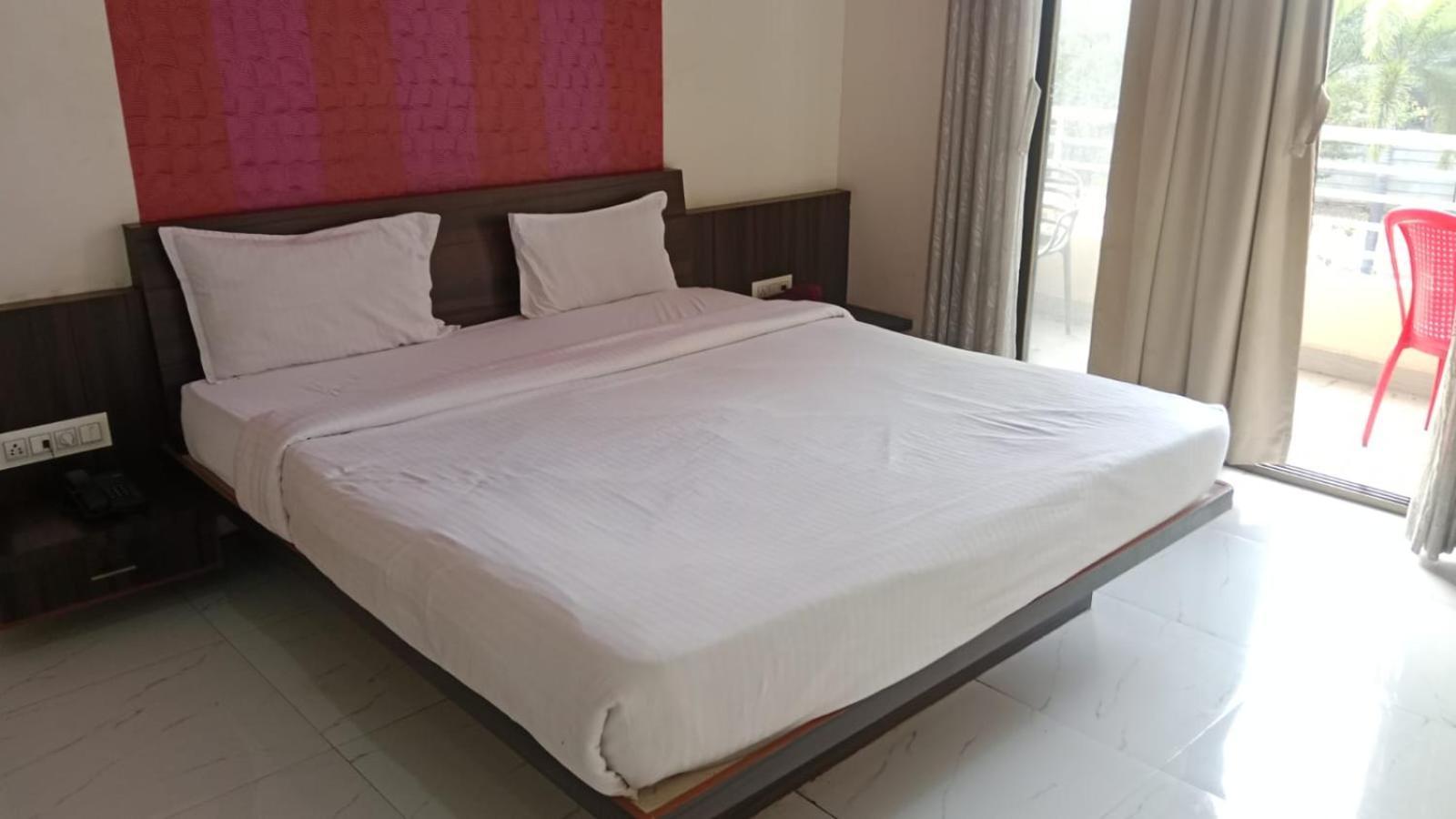 Hotel Swamiraj Indāpur Kültér fotó